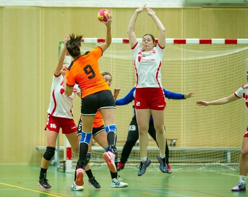 Dames BSAC loten eredivisionist SEW in bekertoernooi