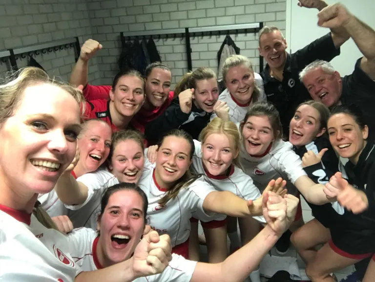 Dames 2 wint spannende derby